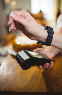 Pagamento por aproximação em relógios inteligentes é seguro? Entenda