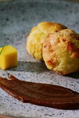 Pão de queijo entra em lista de 50 melhores pães do mundo; veja