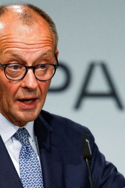 Após críticas a Belém, chanceler alemão reclama do pão de Angola