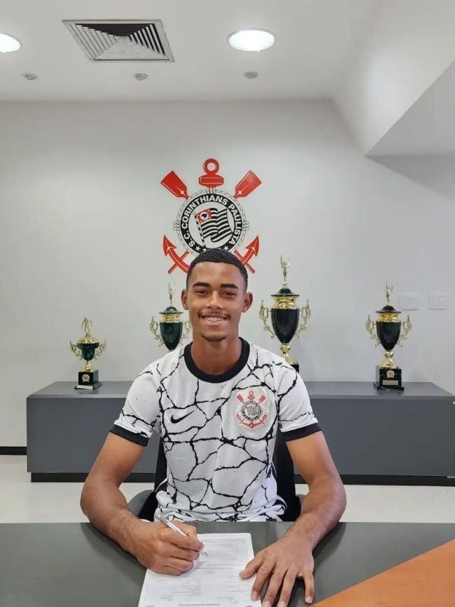Corinthians renova com trio da base; veja detalhes