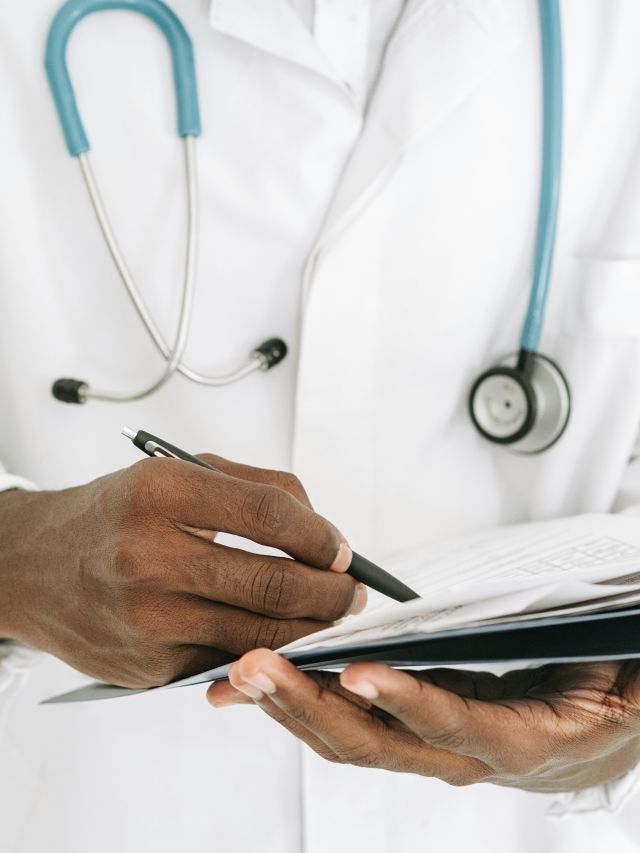 Atestados médicos em papel seguem válidos em todo o país, diz CFM