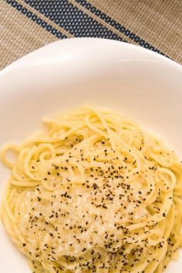 Segredo do cacio e pepe perfeito rende Ig Nobel a jovens físicos
