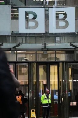 Entenda o que levou à saída de diretor e chefe de jornalismo da BBC