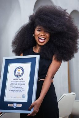 Guinness reconhece novo maior cabelo afro de 1,90m; veja