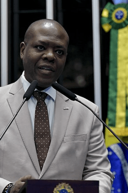 Por que a PF indiciou Silvio Almeida por crime de importunação sexual