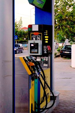 Gasolina comum, aditivada ou premium: saiba qual a opção correta