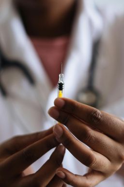 Vacina da dengue de dose única: como funciona e quem pode tomar?
