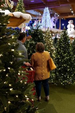 Maior loja de Natal do mundo é atração turística nos Estados Unidos