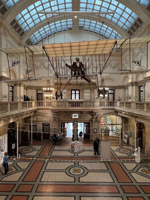 Artefatos valiosos são roubados de museu na Inglaterra