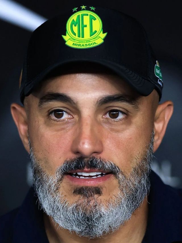 Prêmio Brasileirão 2025: Rafael Guanaes é eleito o melhor técnico