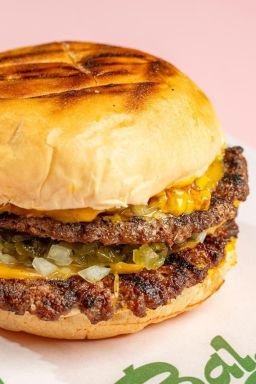 Hambúrguer-estrela do Clan BBQ ganha balcão próprio no Leblon