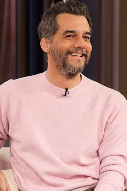 Wagner Moura revela costume que precisou mudar ao morar nos EUA