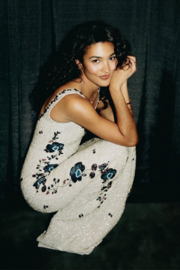 Quem é Olivia Dean e por que ela é favorita ao Grammy de Revelação?