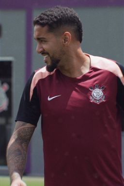 Corinthians anuncia retorno do meio-campista Matheus Pereira