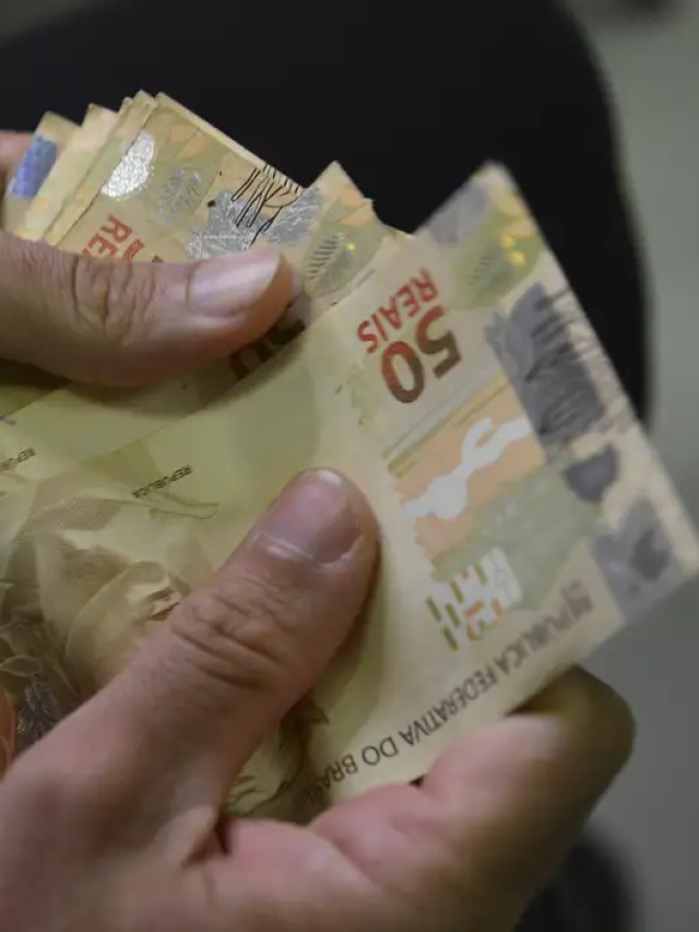 Novo salário mínimo de R$ 1.621 entra em vigor; entenda mudanças