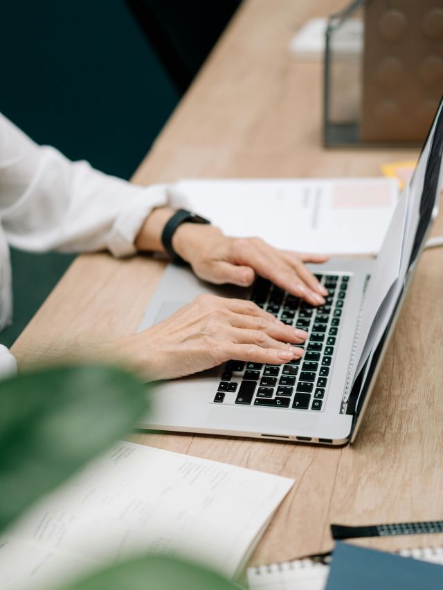 Como não se meter em problemas ao usar IA no trabalho