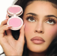 Blush e máscara de cílios: itens da marca de Kylie Jenner no Brasil
