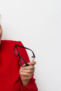 Miopia forte eleva risco de retina descolada; veja como proteger visão