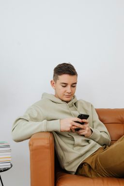 Uso de IA por jovens para saúde mental pode levar a dependência