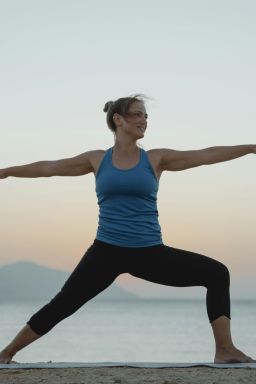 8 minutos matinais podem reduzir a dor nas costas durante todo o dia