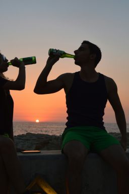 Álcool intensifica efeitos do calor, alertam especialistas