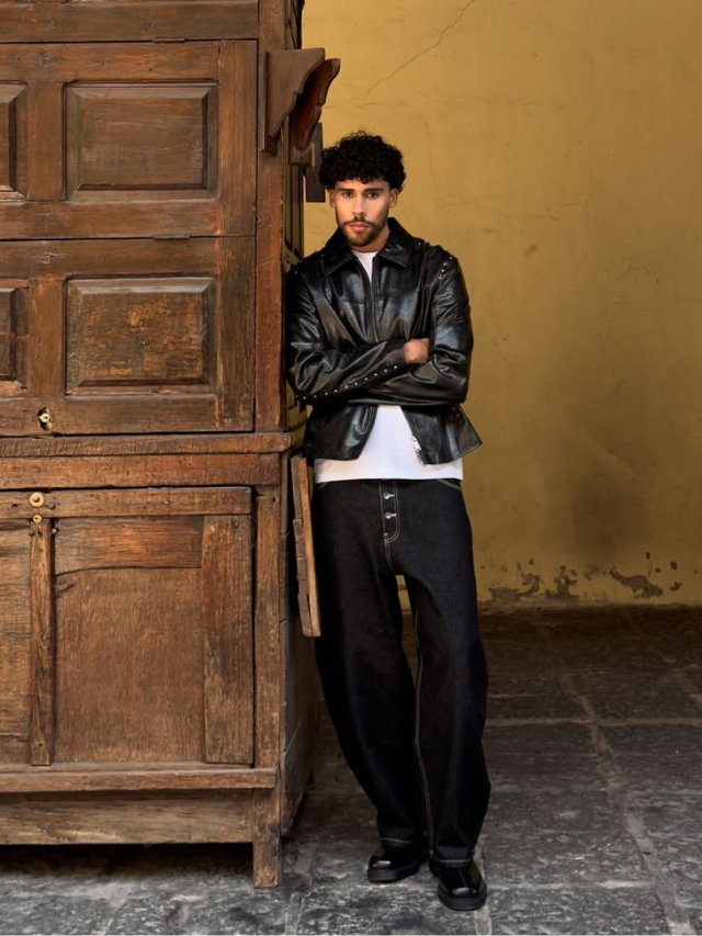 Sabia que Bad Bunny tem um irmão que é modelo? Conheça Bernie Martínez