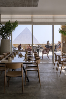 Restaurante em frente a pirâmides é eleito melhor do Oriente Médio