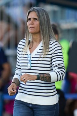 Corinthians anuncia ex-técnica do Brasil para o feminino