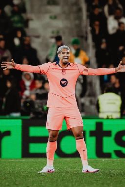 Zagueiro do Barcelona afirma que nunca jogaria no Grêmio; entenda