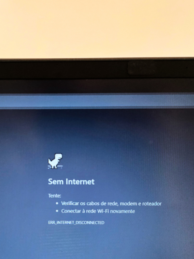 Por que a internet cai com frequência no Brasil? Especialista explica