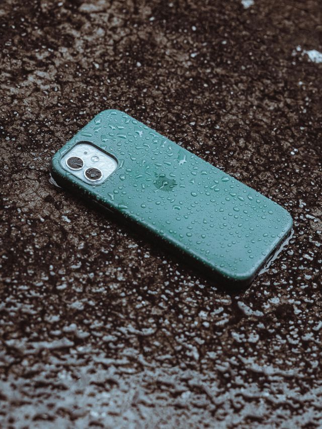 Molhou? Veja o que fazer se o celular tiver contato com água