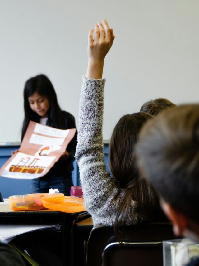 Brasil atinge menor taxa de distorção idade-série no ensino médio