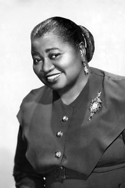 Quem foi a primeira atriz negra a ganhar um Oscar?