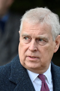 Quem é o ex-príncipe Andrew, irmão do rei Charles III