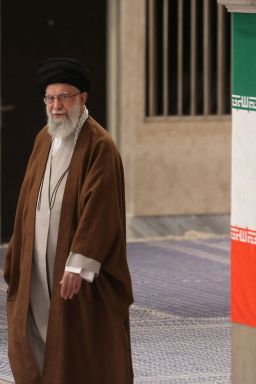 Saiba quem é Ali Khamenei, líder supremo do Irã