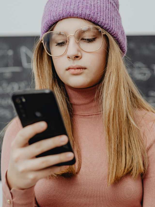 72% das meninas de 16 e 17 anos foram expostas a conteúdos sensíveis