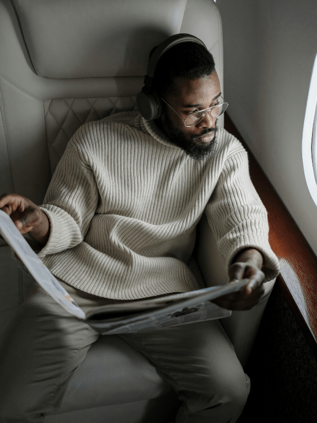 Aérea dos EUA pode retirar passageiro sem fone do voo; entenda regra