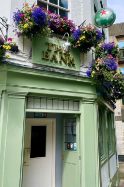 Pub esgota reservas do ano em apenas 11 minutos: conheça o The Bank
