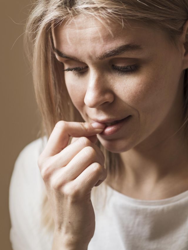 Hábito de roer unhas pode levar a infecções graves e amputação do dedo