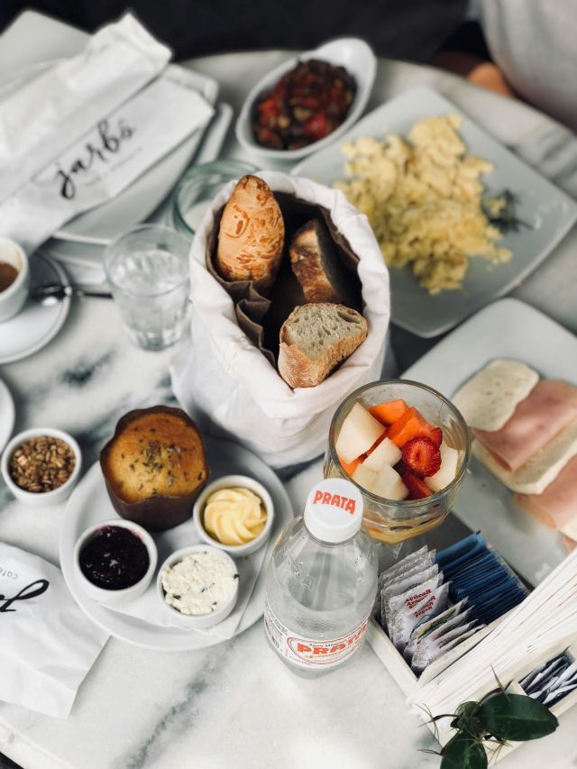 Café da manhã de novela: veja opções para compor a mesa do ‘desjejum’