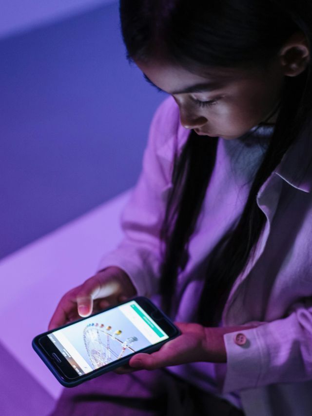 Autoplay e feed infinito: o que o ECA Digital proíbe e por quê