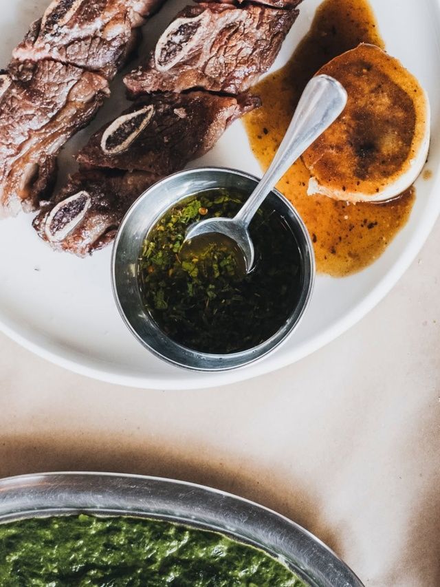 Atlântico 212 amplia menu, traz carnes à mesa e refina o salão