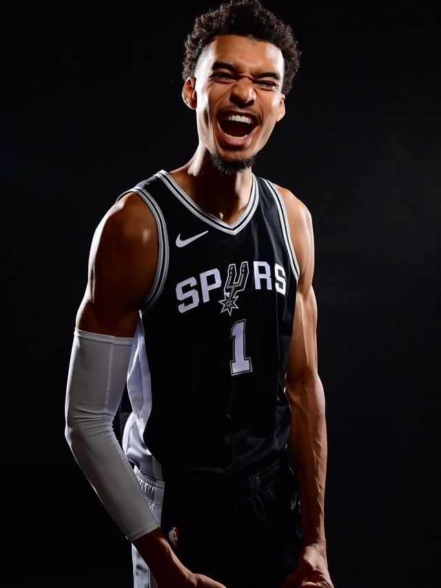 Wembanyama faz história e é eleito defensor do ano com 100% dos votos