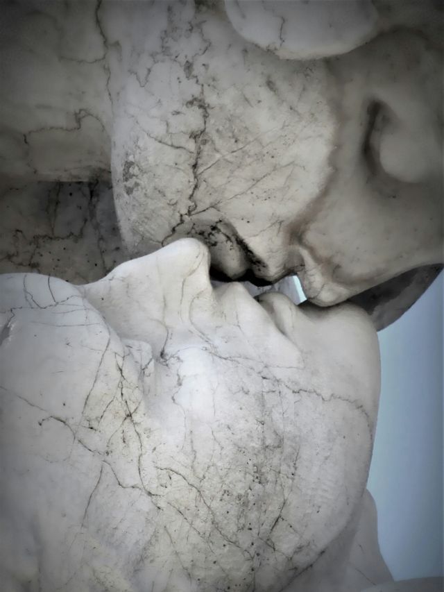 Quando houve o 1º beijo na boca? Comportamento evoluiu junto a humanos