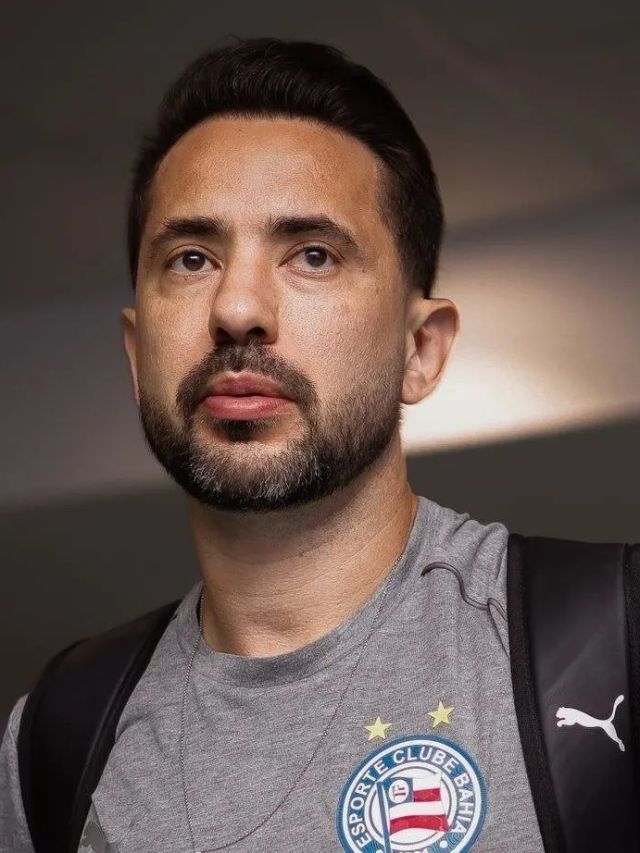 Torcida do Bahia faz mosaico para Everton Ribeiro após cura do câncer