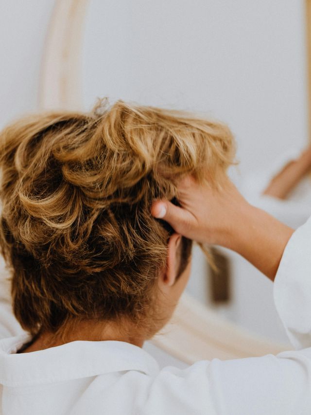 Queda de cabelo não começa no fio, mas no couro cabeludo; veja sinais