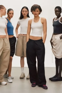 Zendaya assina coleção de roupas e calçados esportivos