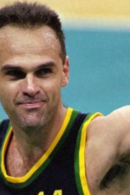 Morre Oscar Schmidt, lenda do basquete brasileiro