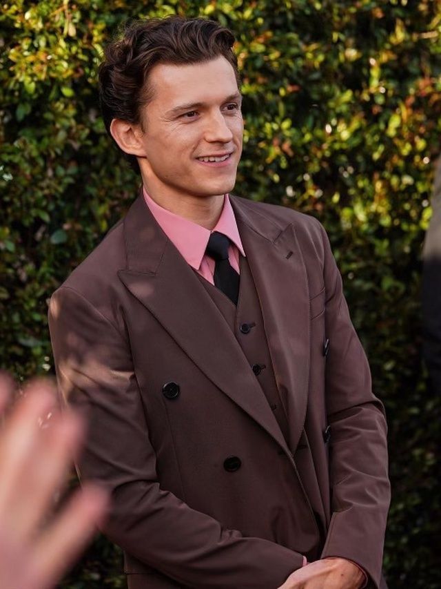 Tom Holland diz que problemas com álcool atrapalharam sua carreira