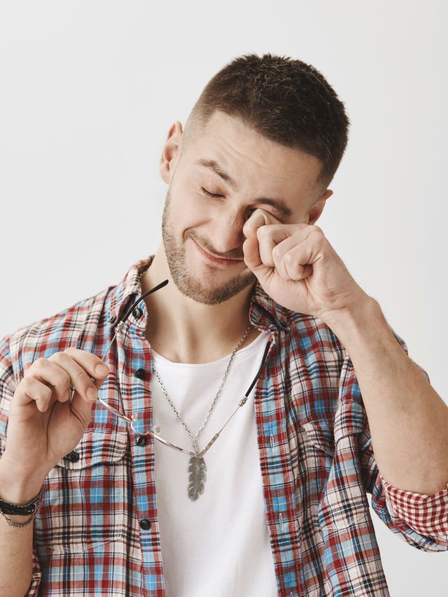 Ceratocone e alergias: existe maneira correta de coçar os olhos?